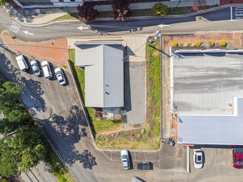 More Photos Of 37 Court St, Jasper Office For Sale