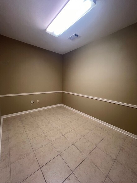 More Photos Of 11949 Bricksome Ave, Baton Rouge Office For Lease