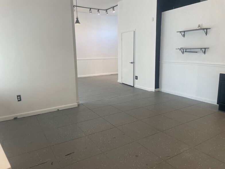 More Photos Of 161-163 S Crescent Heights Blvd, Los Angeles Storefront Retail Residential For Lease