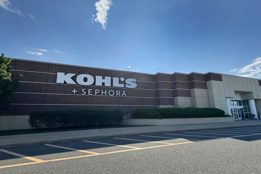 More Photos Of 10-105 Long Pond Rd, Plymouth Unknown For Lease