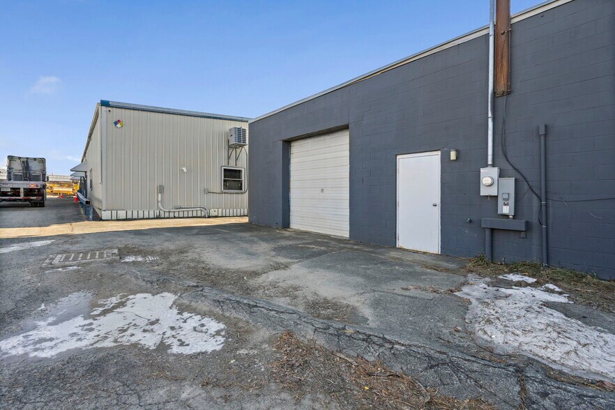 More Photos Of 8 Northway Ln, Latham Industrial For Lease