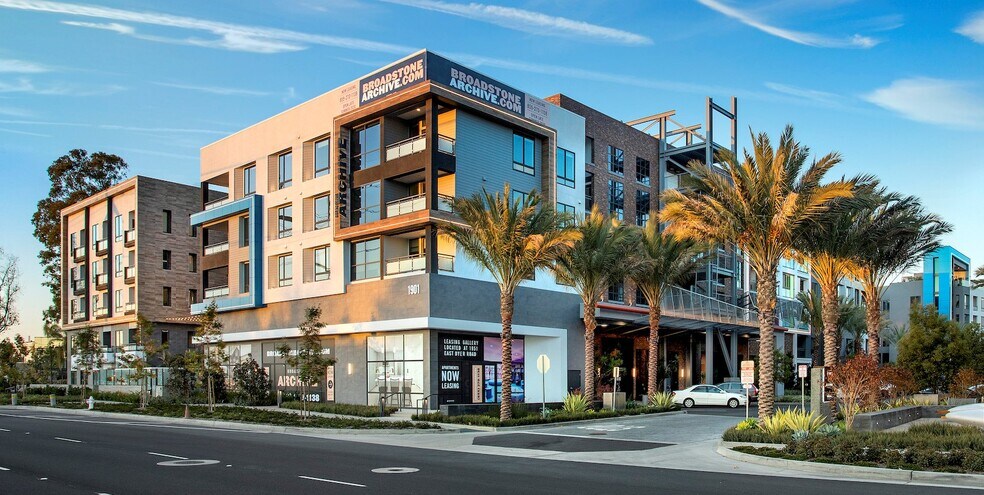 More Photos Of 1951 E Dyer Rd, Santa Ana Apartments For Lease