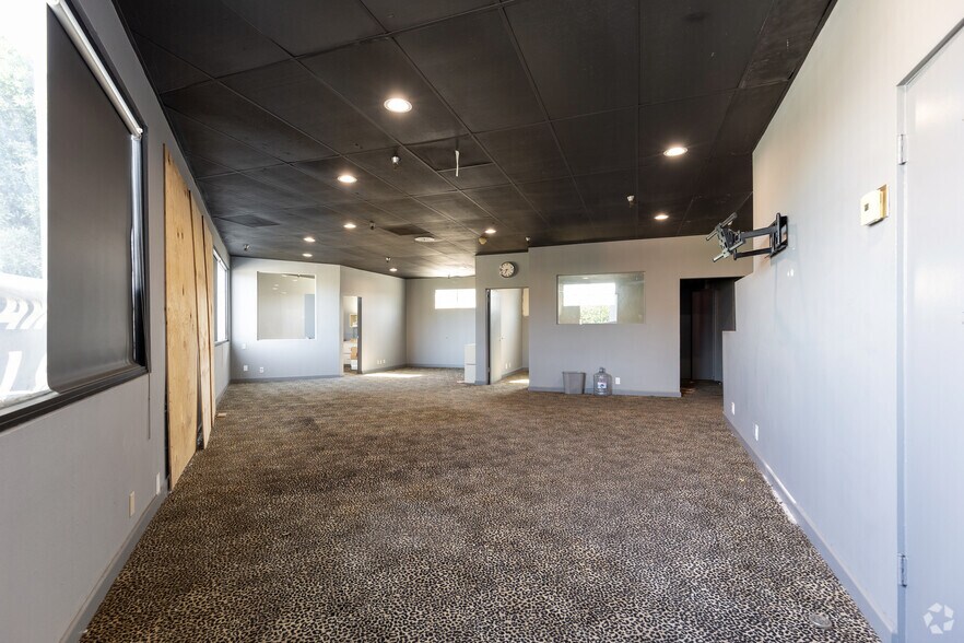 More Photos Of 3049 La Cienega Blvd, Culver City Warehouse For Lease