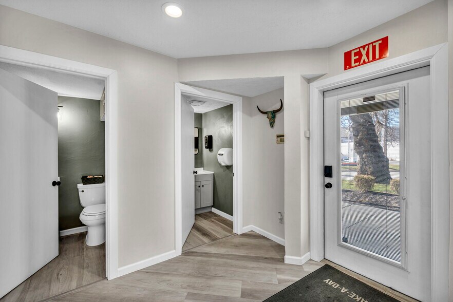 More Photos Of 1824 E Broad St, Columbus Office Residential For Lease