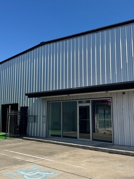 More Photos Of 3505 Highway 146, Bacliff Storefront Retail Office For Lease