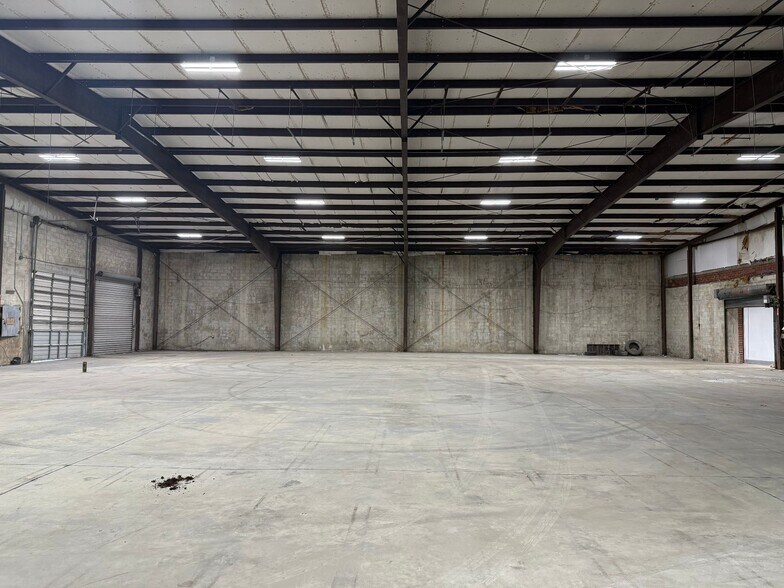 More Photos Of 530 N Beach St, Daytona Beach Warehouse For Sale