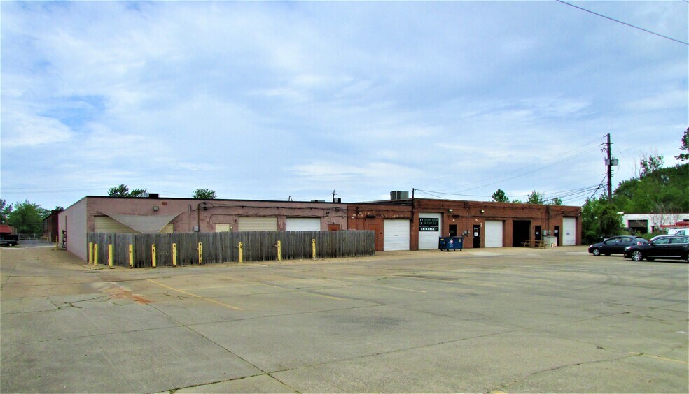 More Photos Of 7464-7472 Tyler Blvd, Mentor Flex For Lease