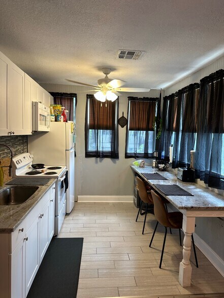 More Photos Of 614 Oak Ave, Clearwater Apartments For Sale