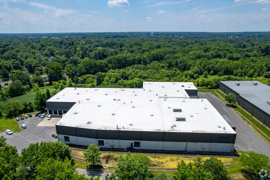 More Photos Of 600 Glen Ct, Moorestown Warehouse For Lease