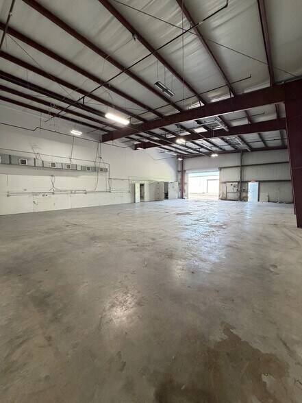 More Photos Of 1449 Field Park Cir, Marietta Warehouse For Lease