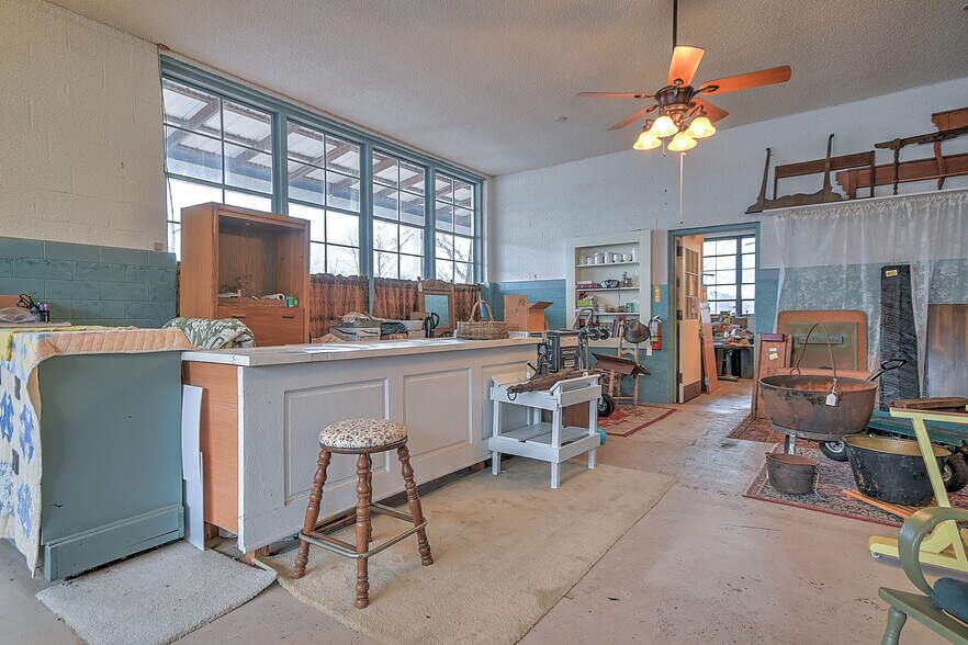 More Photos Of 19407 Bethel Rd, Abingdon Flex For Sale