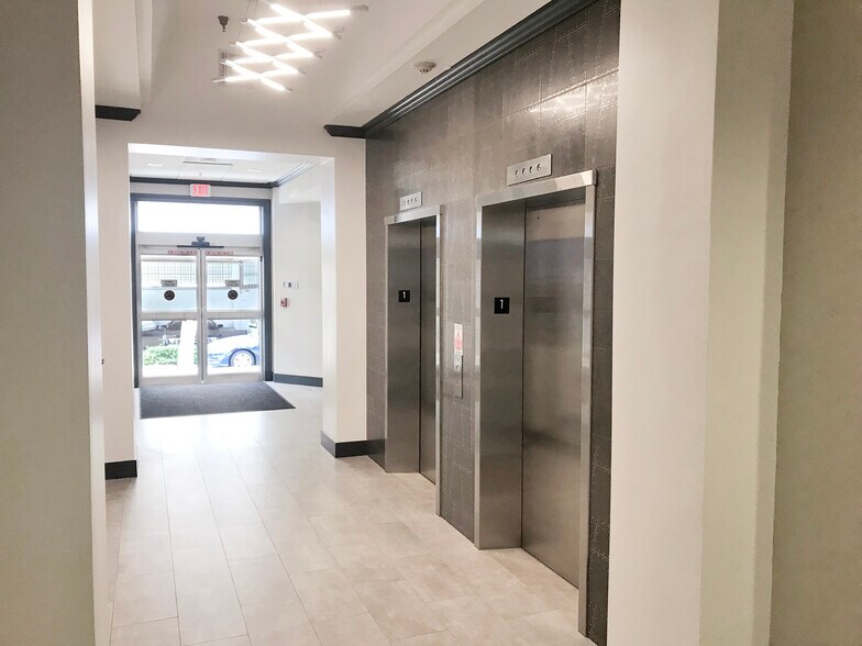 More Photos Of 1100 5th Ave S, Naples Office For Lease