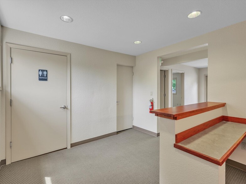 More Photos Of 7522 221st Pl SW, Edmonds Office For Sale