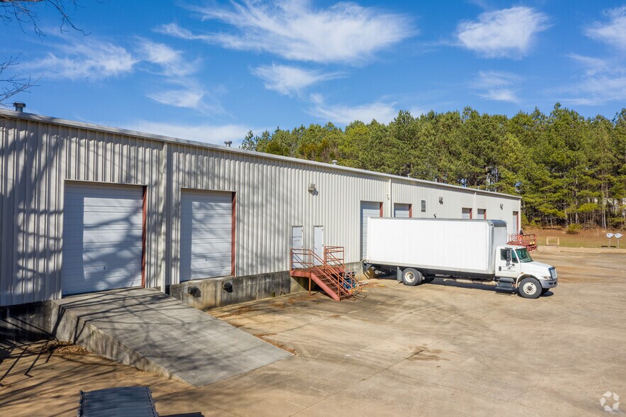 More Photos Of 355 Brogdon Rd, Suwanee Distribution For Lease