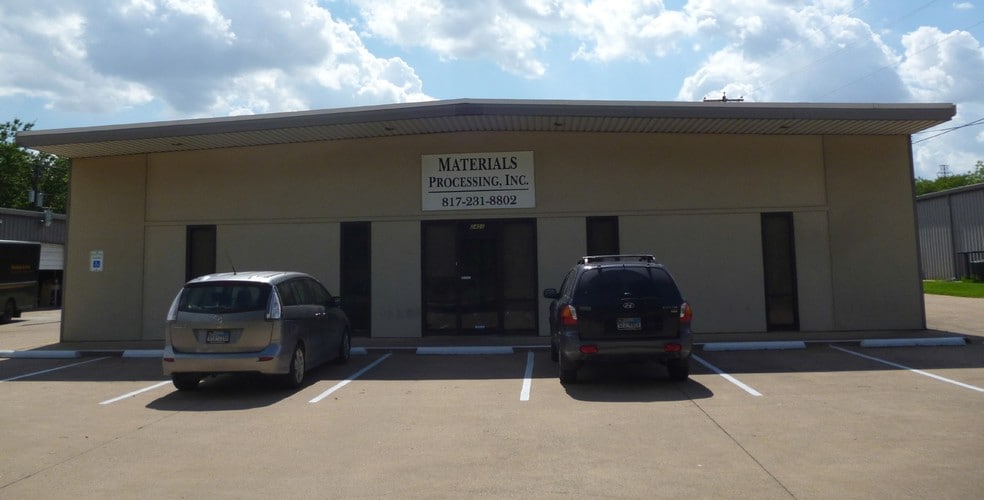 More Photos Of 2421 Thomas Rd, Haltom City Warehouse For Sale