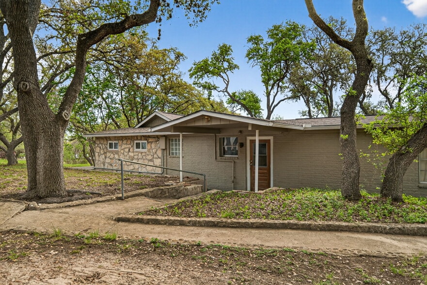 More Photos Of 27217 Okent Dr, San Antonio Flex For Sale