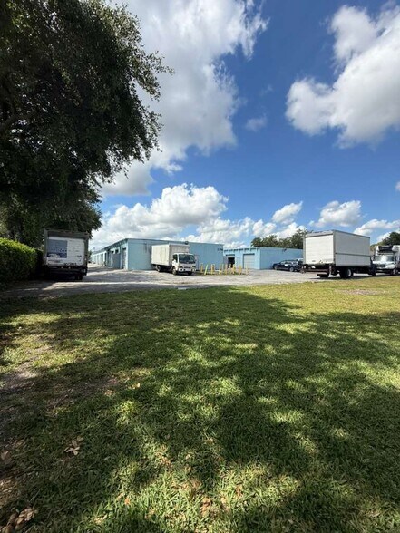 More Photos Of 3273-3289 Lake Worth Rd, Palm Springs Warehouse For Lease
