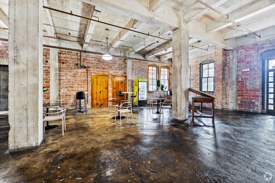 More Photos Of 1113 Vine St, Houston Loft Creative Space For Lease