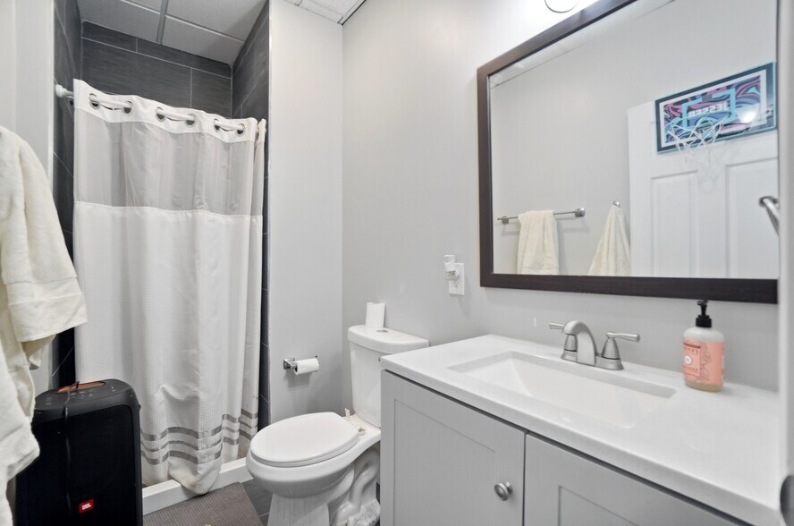 More Photos Of 2406 Auburn Ave, Cincinnati Office Residential For Sale