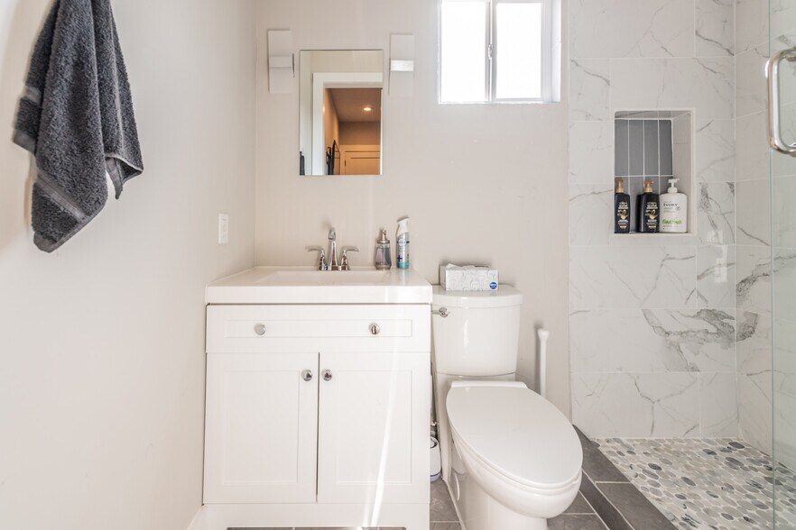 More Photos Of 630 S Walters, San Antonio Freestanding For Sale