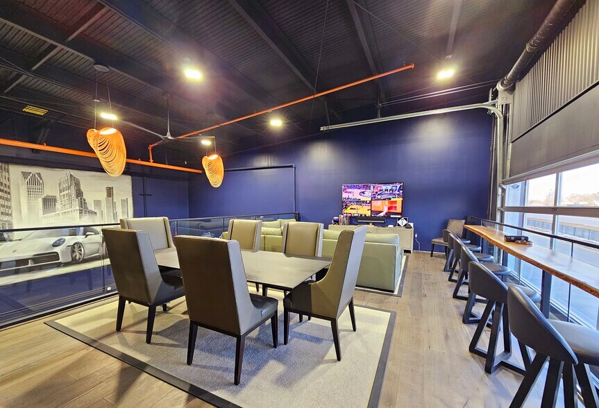 More Photos Of 104 E Speed Way, Pontiac Parking Garage For Sale