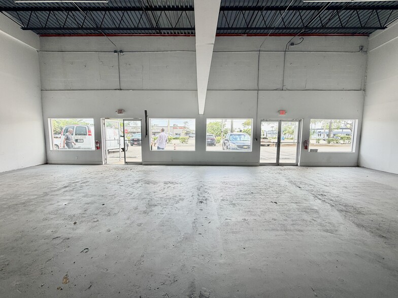 More Photos Of 3927-3999 NW 19th St, Lauderdale Lakes Unknown For Lease