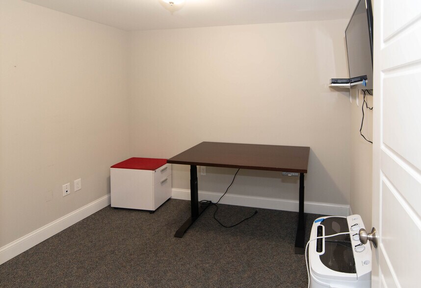More Photos Of 413 Eastern Blvd, Essex Office Residential For Sale