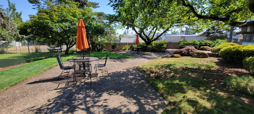 More Photos Of 1001 Molalla Ave, Oregon City Office For Lease