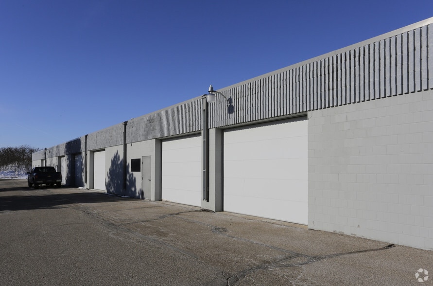 More Photos Of 6820-6848 Washington Ave S, Eden Prairie Showroom For Lease