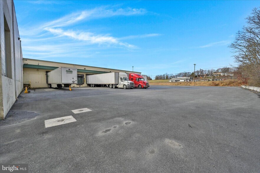 More Photos Of 190 Walnut Ln, Pottsville Warehouse For Lease