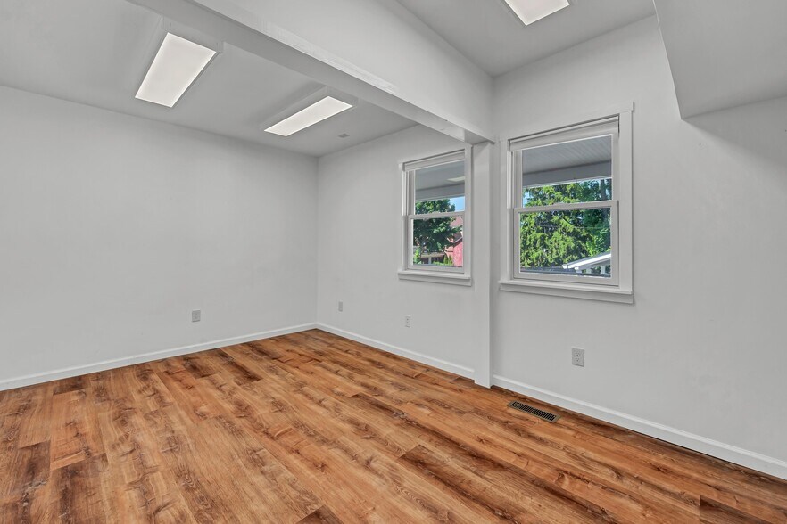 More Photos Of 14 Elm St, New Milford Office For Lease