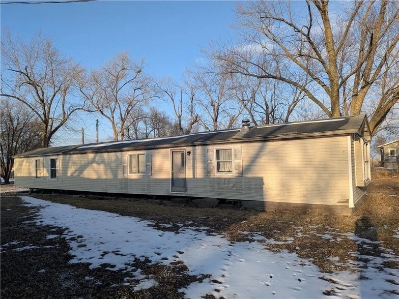 More Photos Of 812 Elm St, Henrietta Manufactured Housing Mobile Home Park For Sale