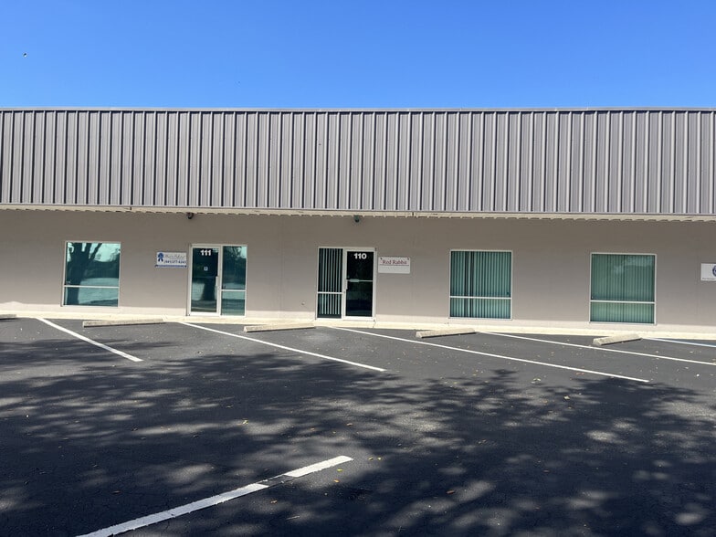 Primary Photo Of 1891 Porter Lake Dr, Sarasota Light Manufacturing For Sale