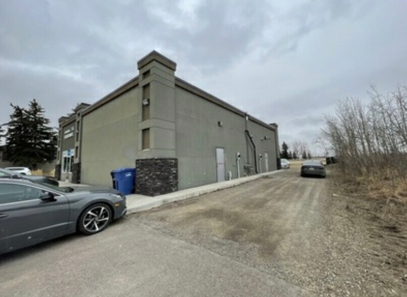 More Photos Of 208 10th Ave, Carstairs Storefront Retail Office For Sale