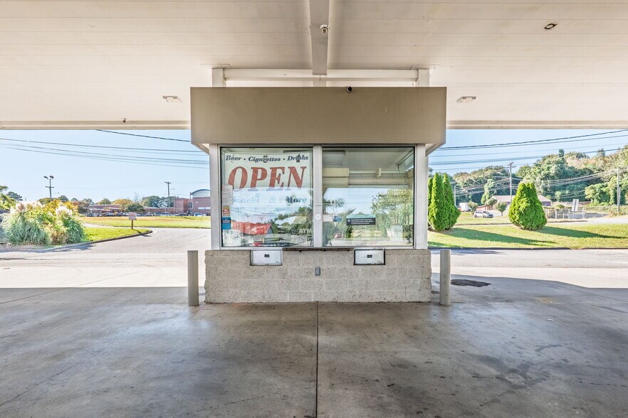 More Photos Of 1617 N Chester St, Gastonia Service Station For Sale