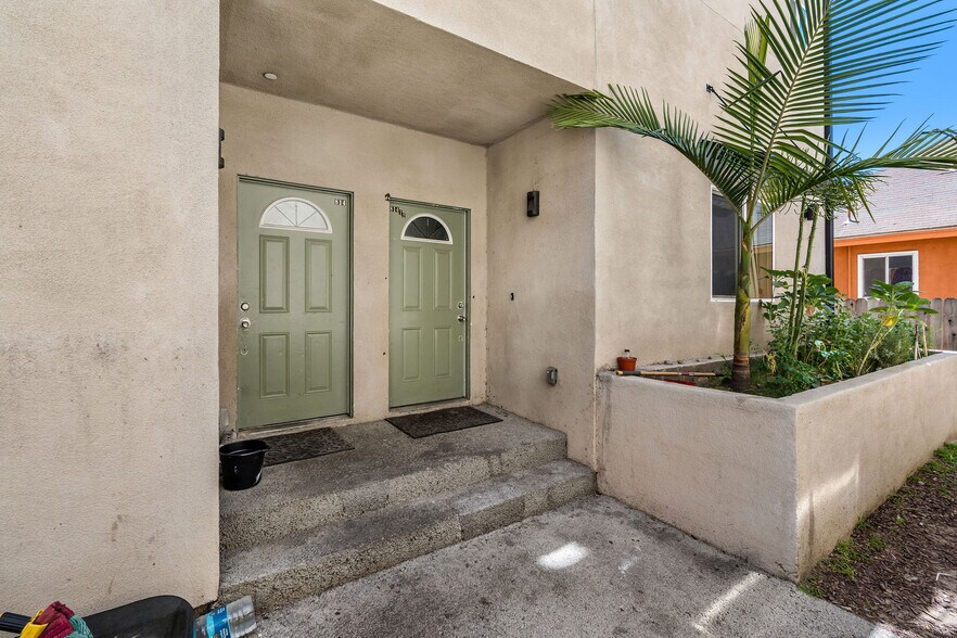 More Photos Of 814-816 1/2 W 47th St, Los Angeles Apartments For Sale