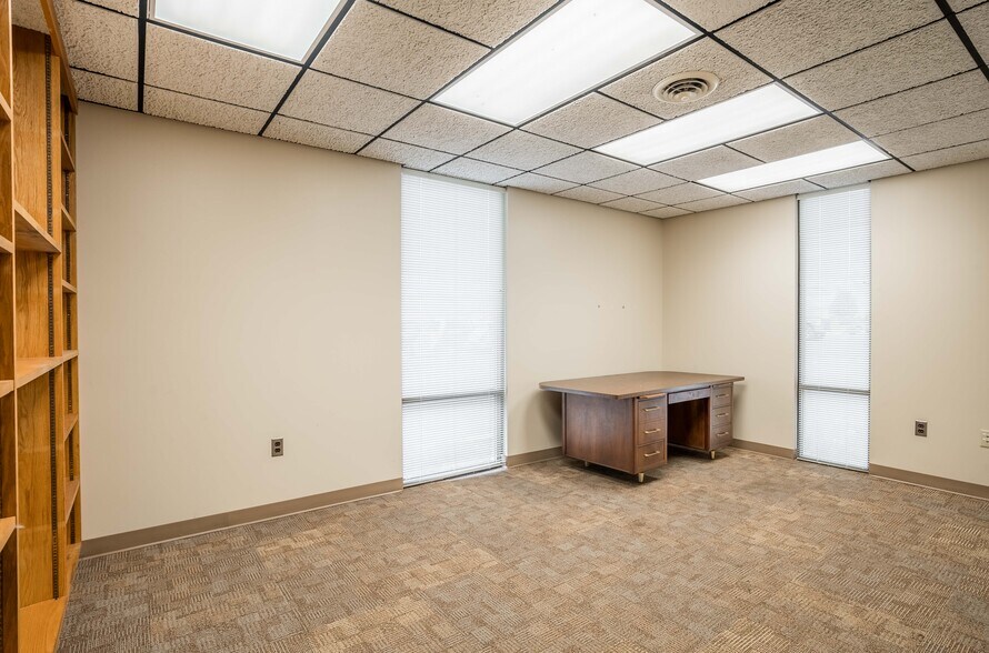 More Photos Of 212 W National Rd, Vandalia Office For Sale