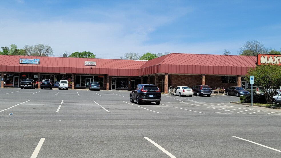 More Photos Of 502-520 W Raleigh St, Siler City Storefront For Lease