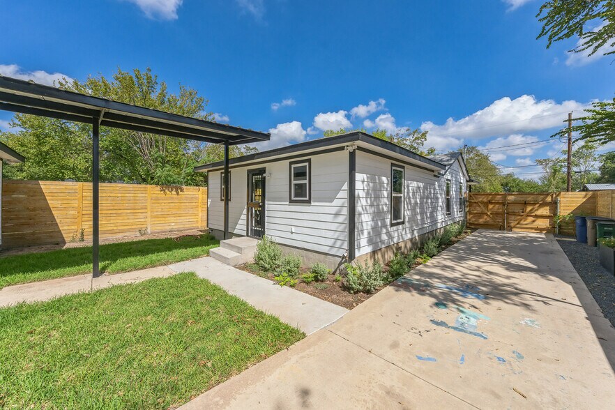 More Photos Of 6111 Atwood St, Austin Multifamily For Sale