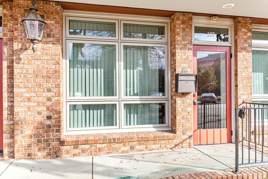 More Photos Of 137 Person St, Fayetteville Office For Lease
