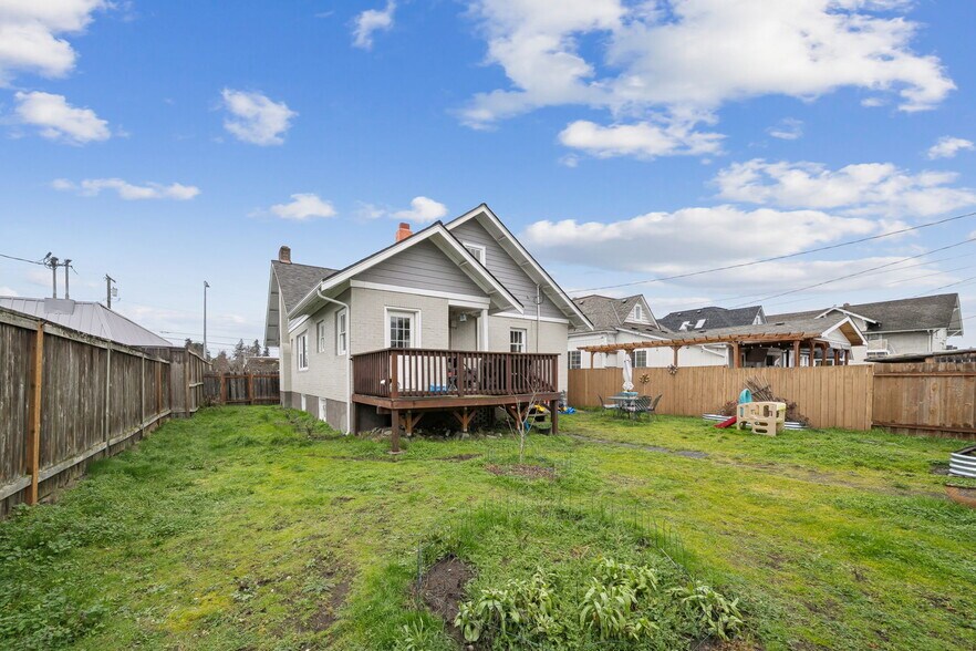 More Photos Of 413 2nd St NE, Puyallup Office For Sale