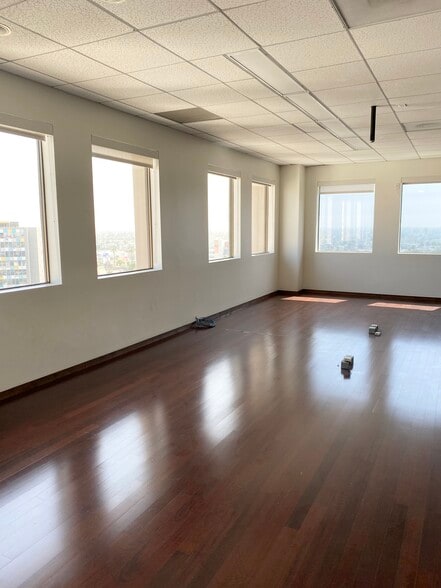 More Photos Of 555 E Ocean Blvd, Long Beach Office For Sale