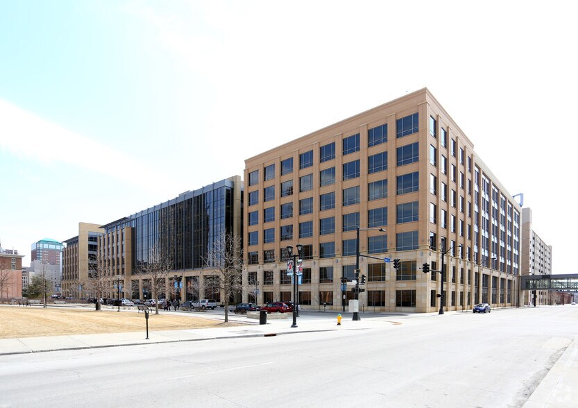 Primary Photo Of 1100 Locust St, Des Moines Office For Lease