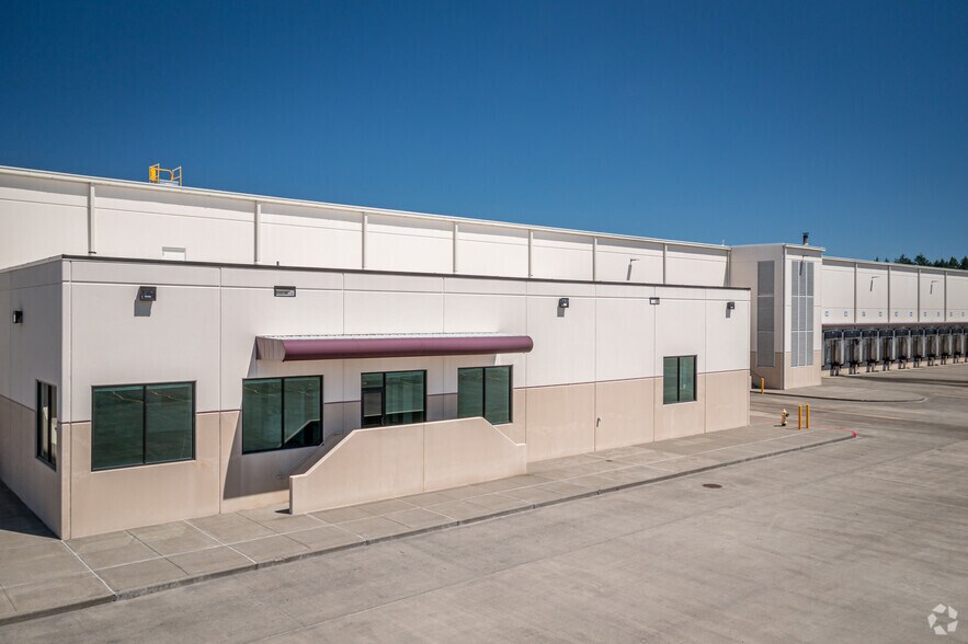 More Photos Of 4175 Pioneer Ave, Dupont Distribution For Lease