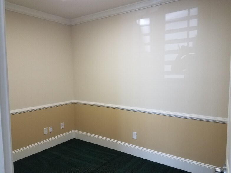 More Photos Of 4652 Lawrenceville Hwy, Lilburn Office Residential For Sale
