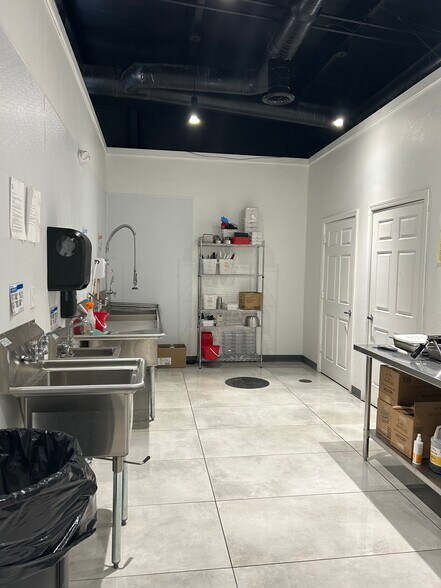 More Photos Of 3929 N Kickapoo Ave, Shawnee Freestanding For Lease