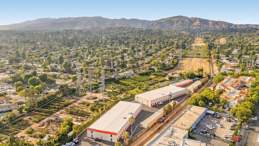 More Photos Of 18175 Chatsworth St, Granada Hills Self Storage For Sale