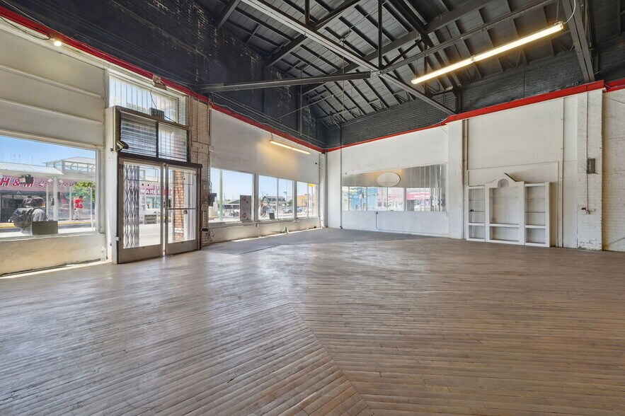More Photos Of 7134 International Blvd, Oakland Showroom For Sale