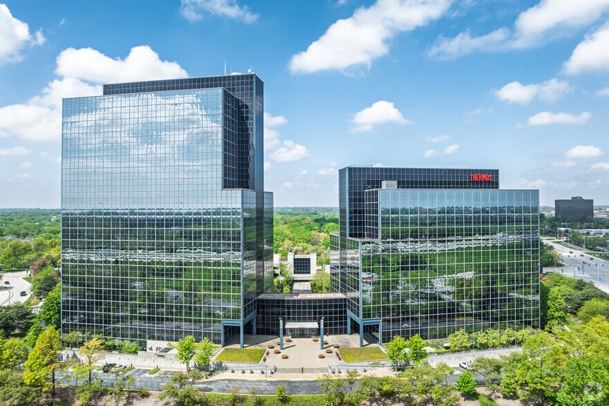 More Photos Of 425 N Martingale Rd, Schaumburg Office For Lease