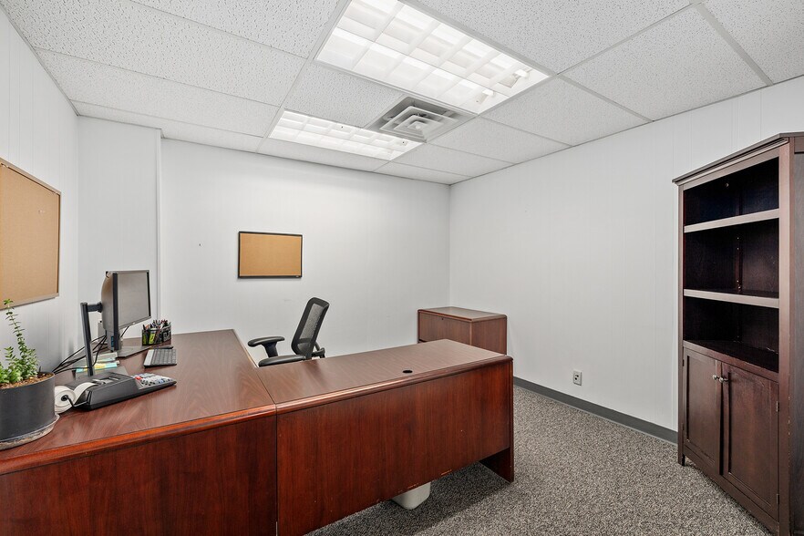 More Photos Of 813 E Lincolnway, Cheyenne Office For Sale